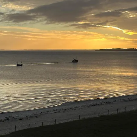Im Am Mit Strandkorb An Der Ostsee Scharbeutz